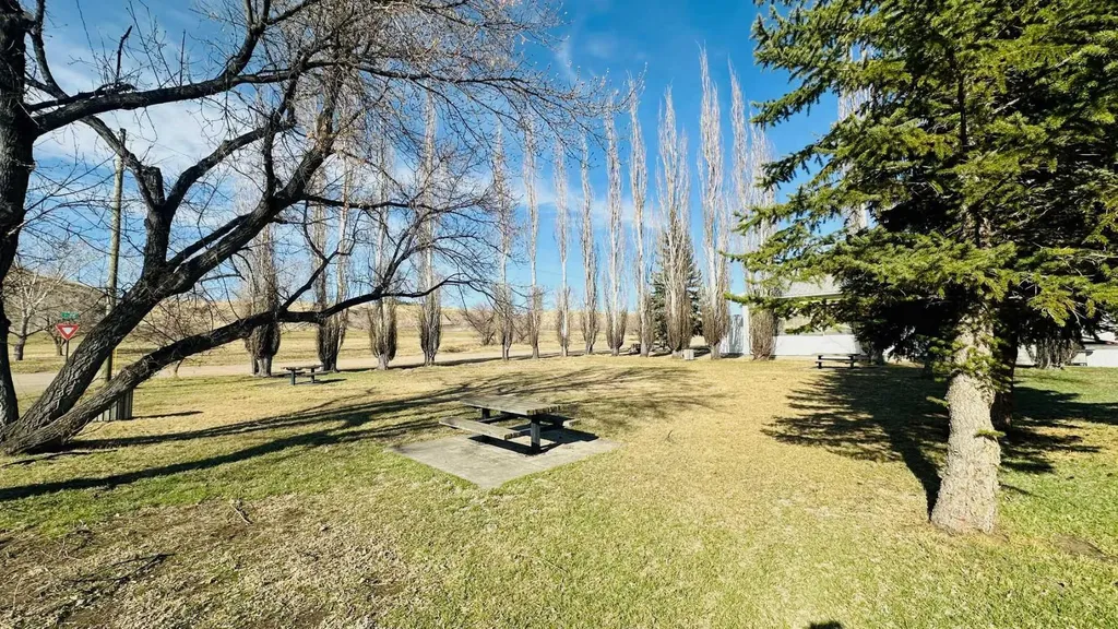 103 24 Street NW Drumheller AB T0J 0Y1