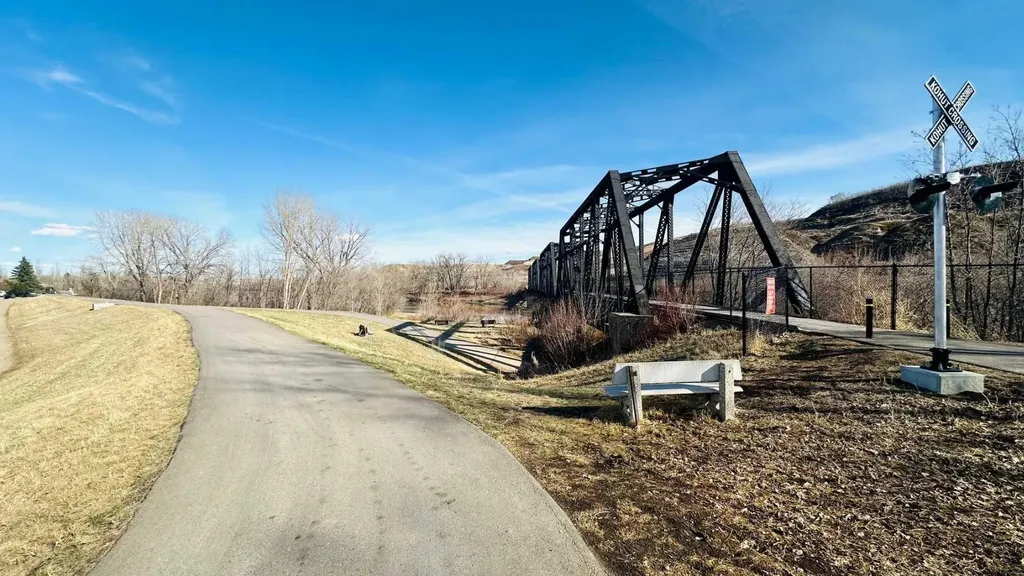 103 24 Street NW Drumheller AB T0J 0Y1
