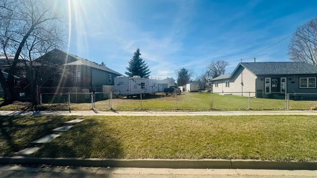 103 24 Street NW Drumheller AB T0J 0Y1