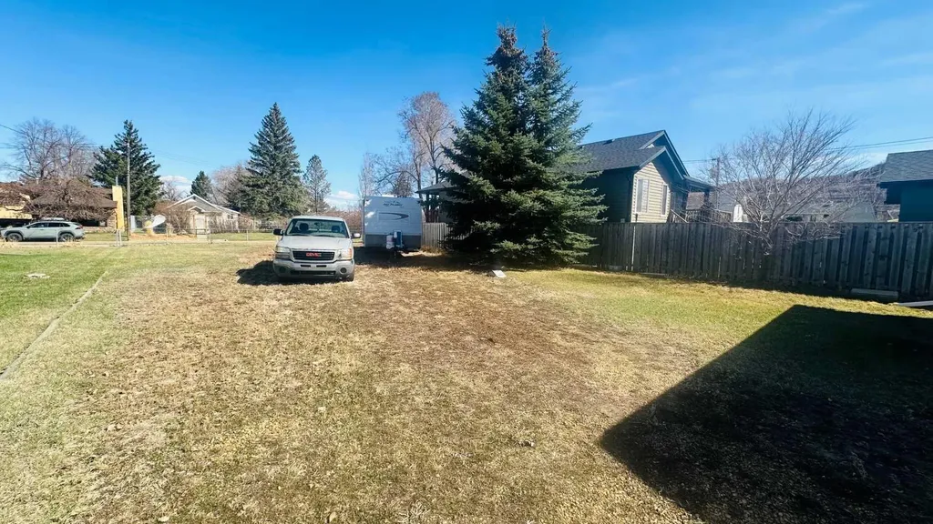 103 24 Street NW Drumheller AB T0J 0Y1