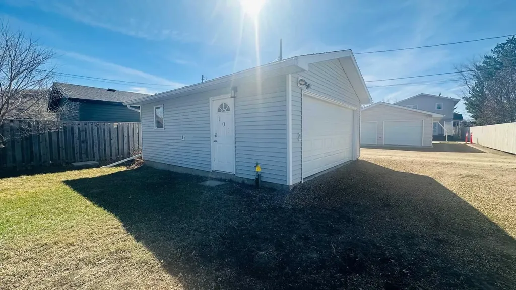 103 24 Street NW Drumheller AB T0J 0Y1