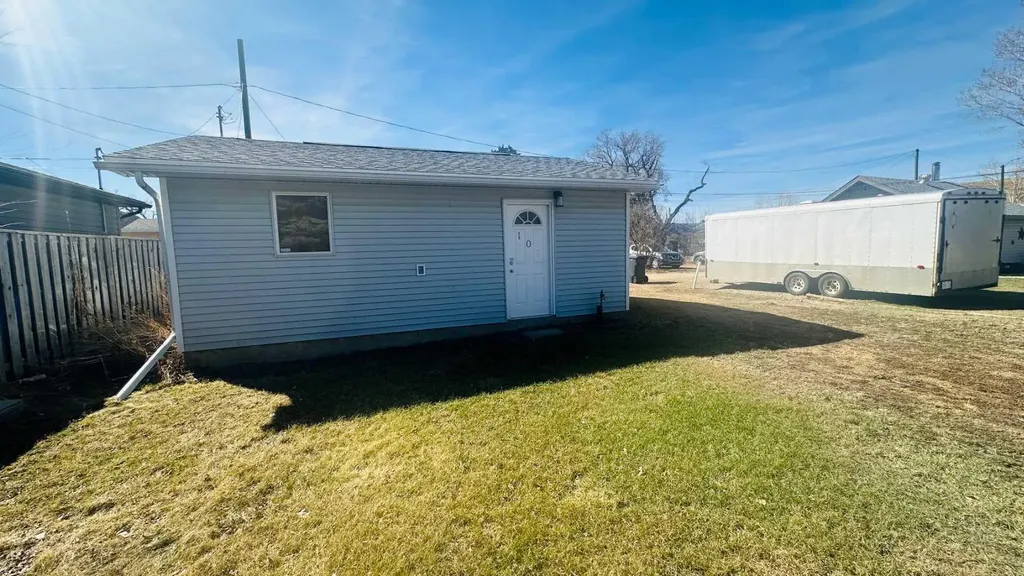103 24 Street NW Drumheller AB T0J 0Y1