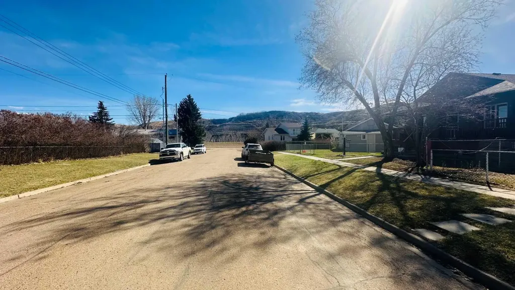 103 24 Street NW Drumheller AB T0J 0Y1
