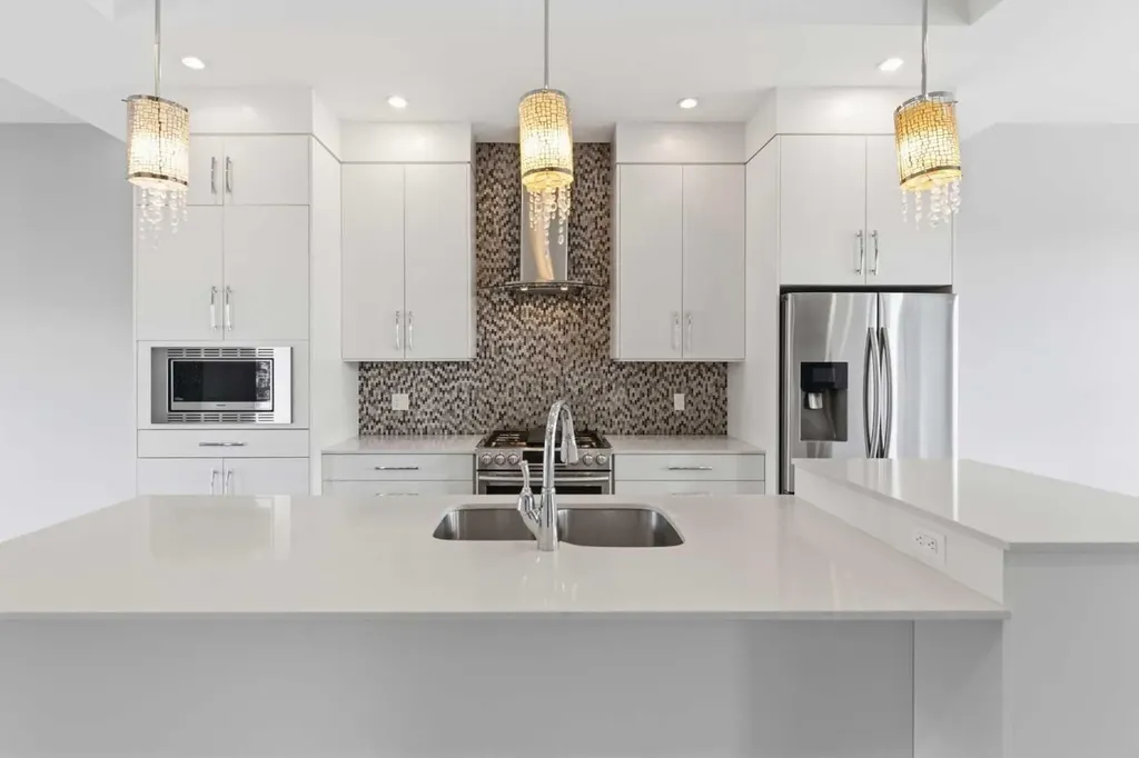 2052 46 Avenue SW Calgary AB T2T 2R9