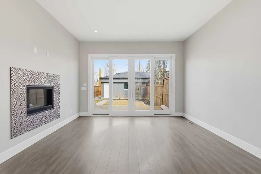 2052 46 Avenue SW Calgary AB T2T 2R9