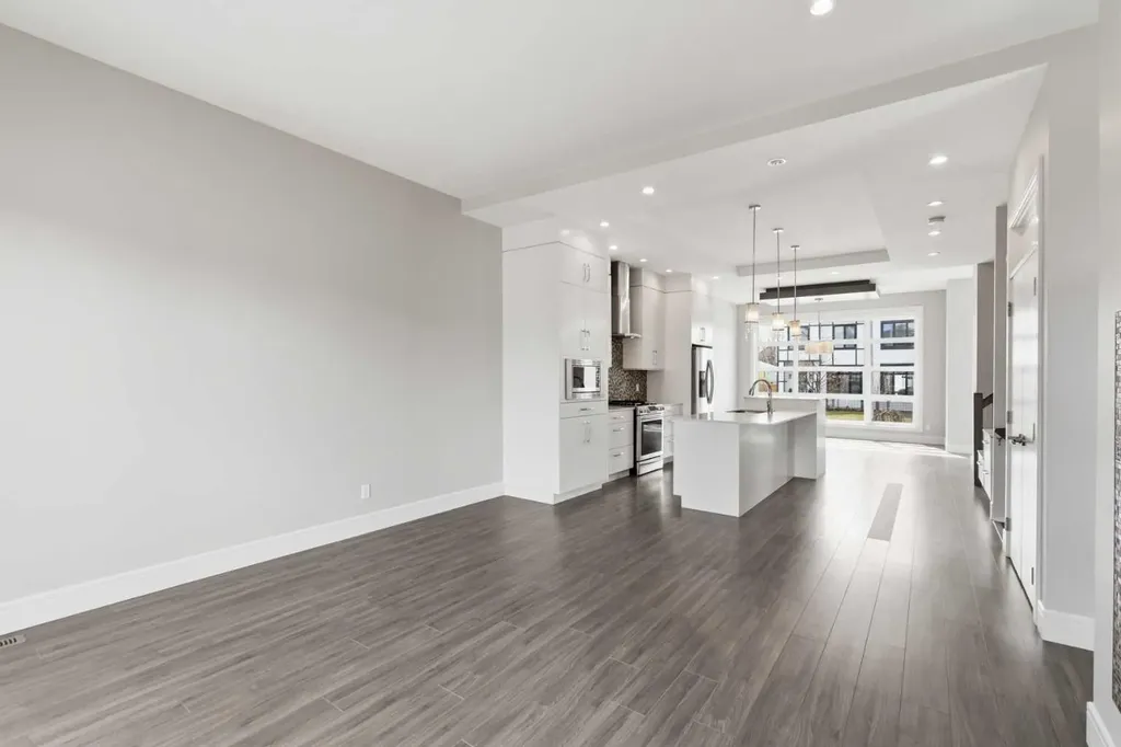 2052 46 Avenue SW Calgary AB T2T 2R9