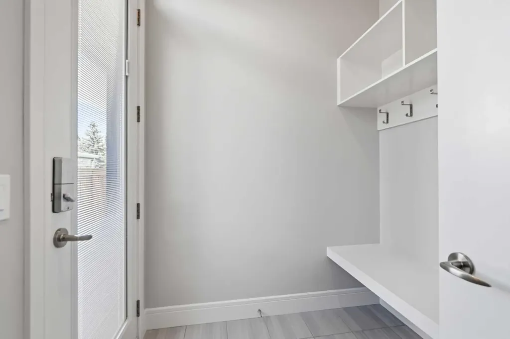 2052 46 Avenue SW Calgary AB T2T 2R9