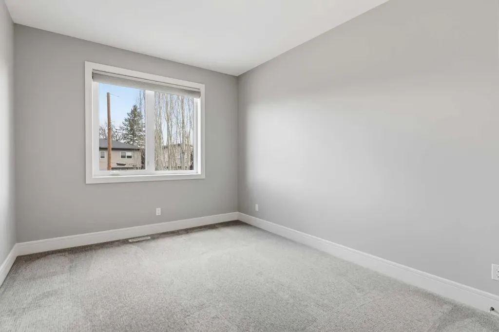 2052 46 Avenue SW Calgary AB T2T 2R9