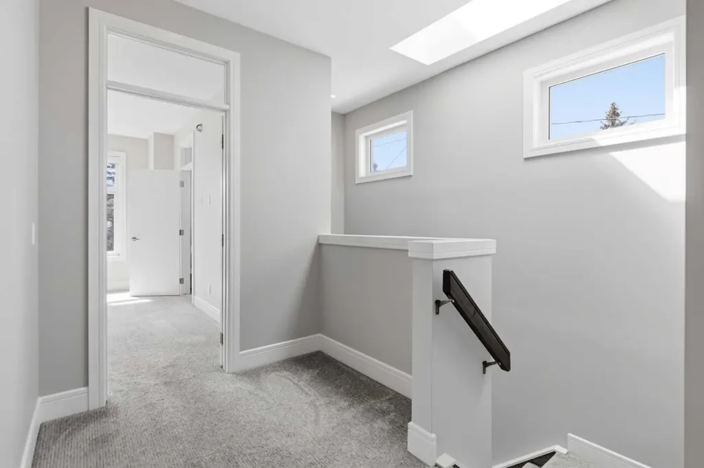 2052 46 Avenue SW Calgary AB T2T 2R9