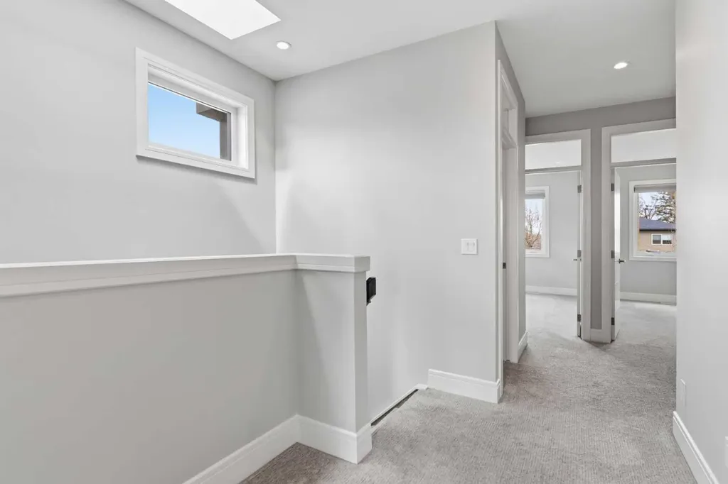 2052 46 Avenue SW Calgary AB T2T 2R9