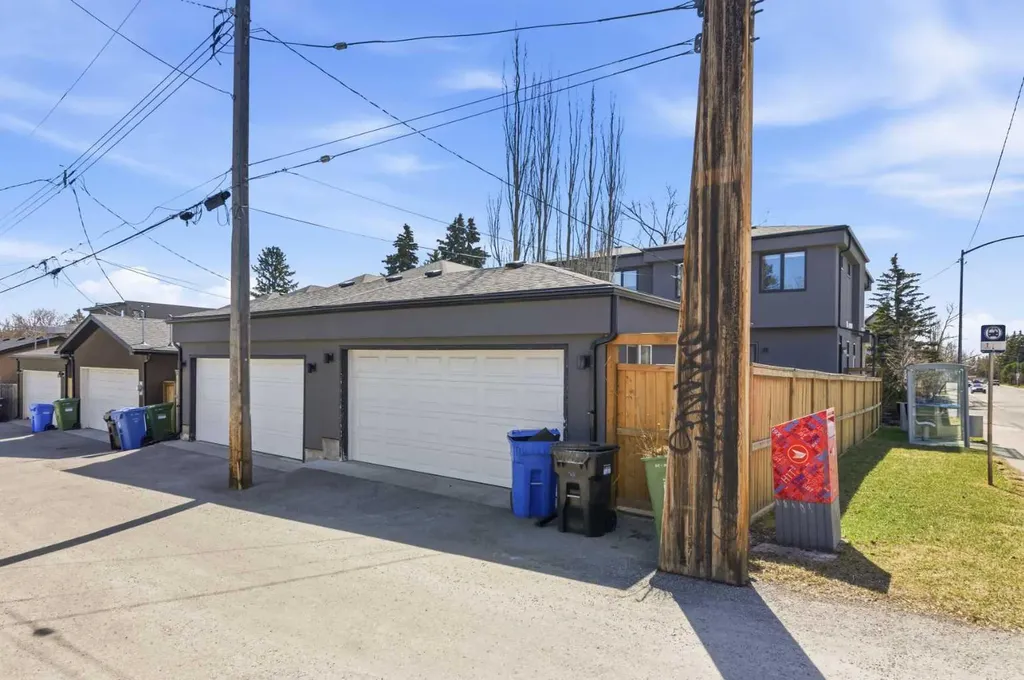 2052 46 Avenue SW Calgary AB T2T 2R9