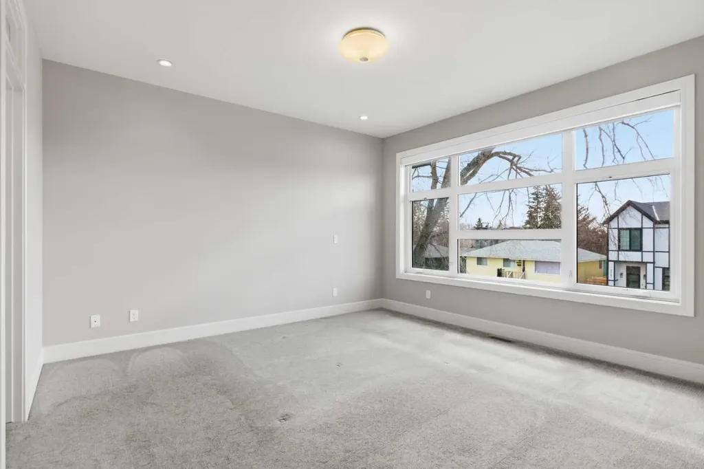 2052 46 Avenue SW Calgary AB T2T 2R9