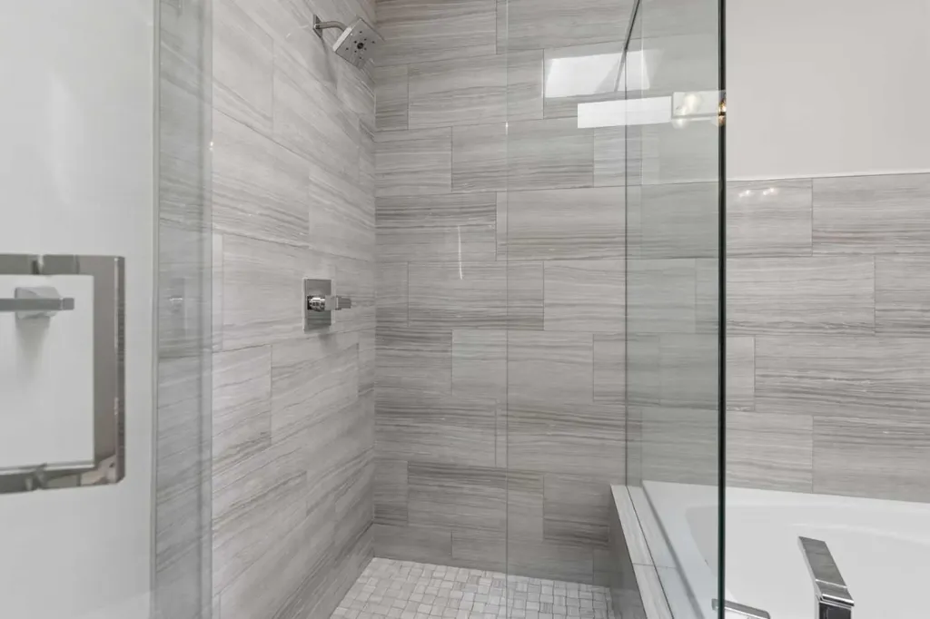 2052 46 Avenue SW Calgary AB T2T 2R9