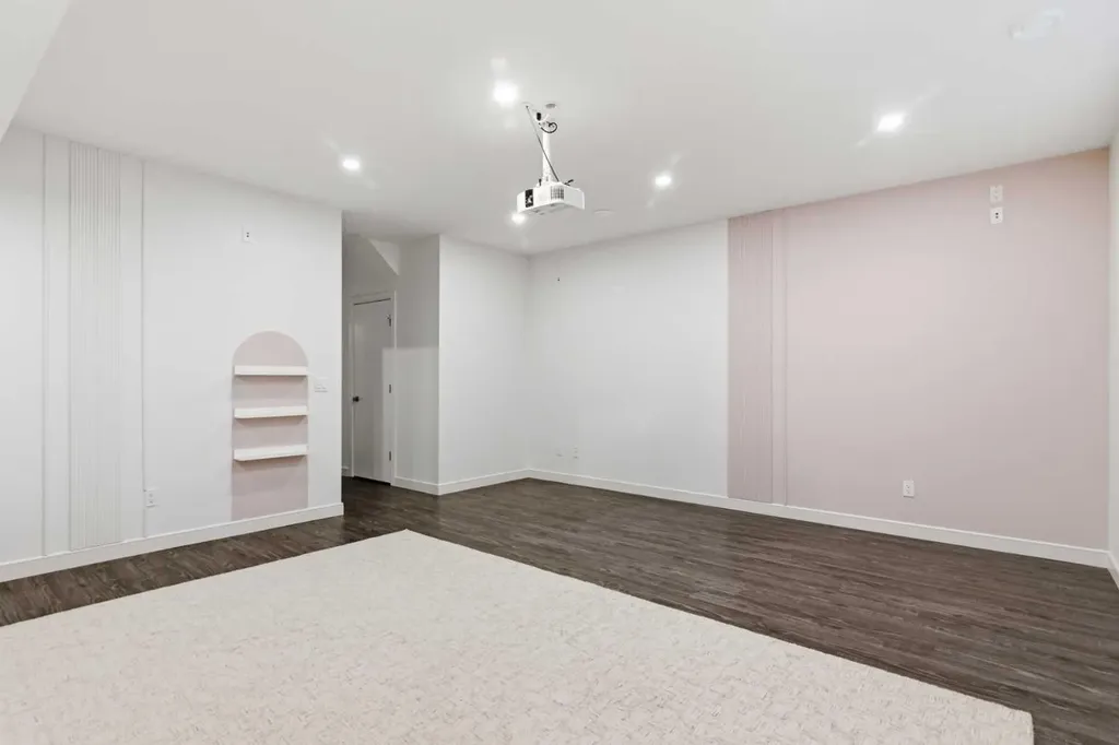 2052 46 Avenue SW Calgary AB T2T 2R9