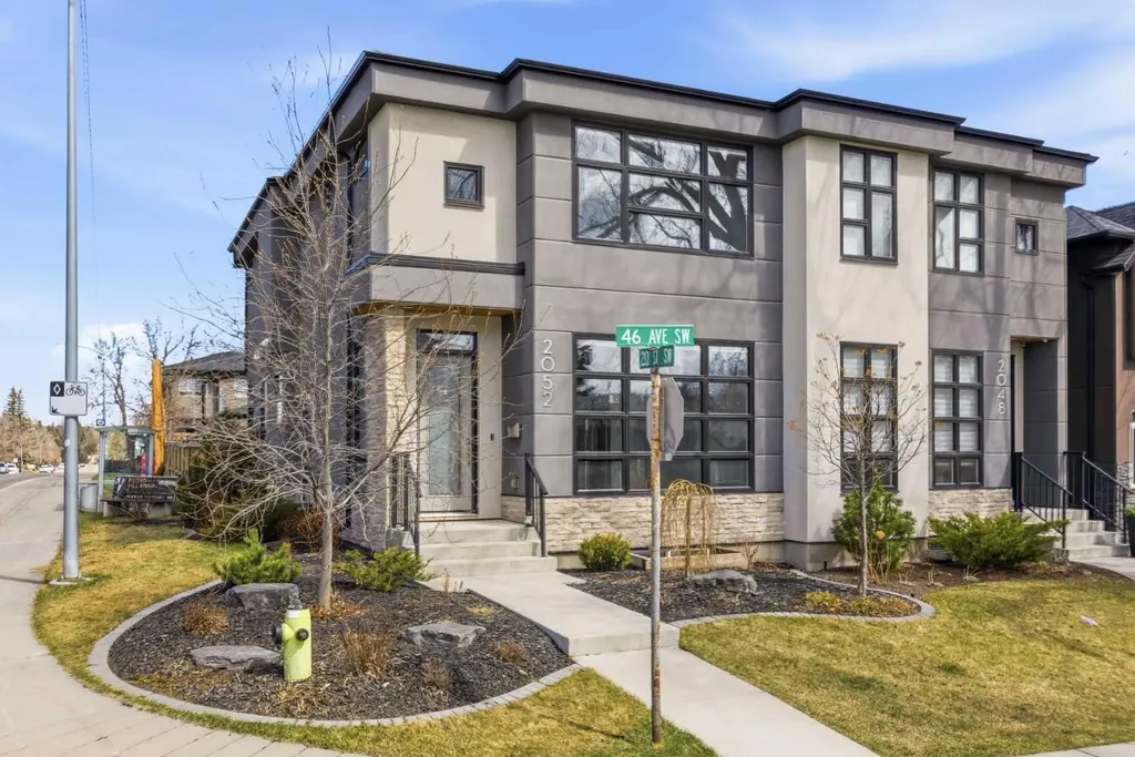2052 46 Avenue SW Calgary AB T2T 2R9