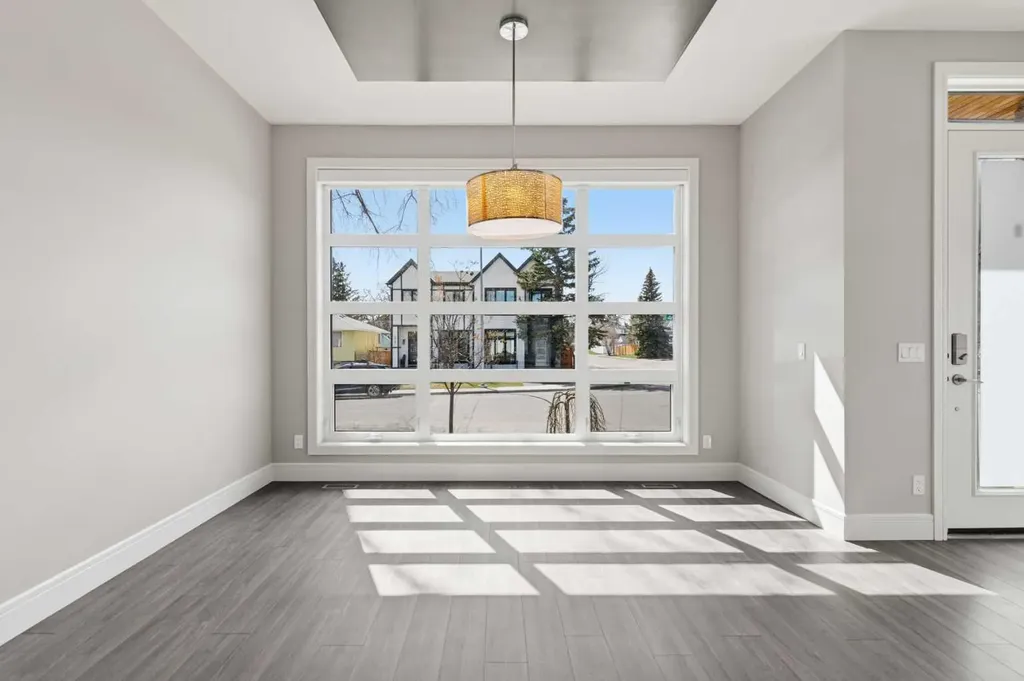 2052 46 Avenue SW Calgary AB T2T 2R9