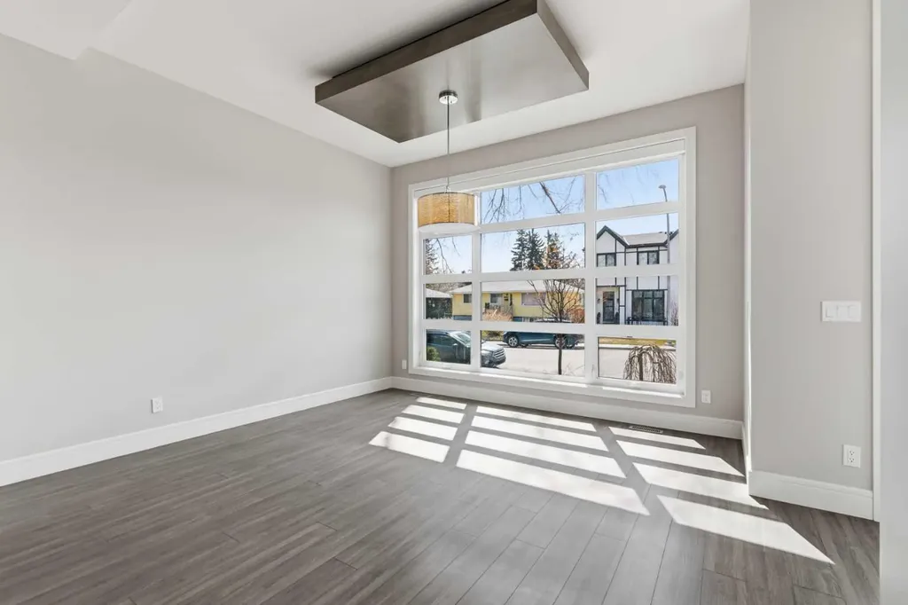 2052 46 Avenue SW Calgary AB T2T 2R9