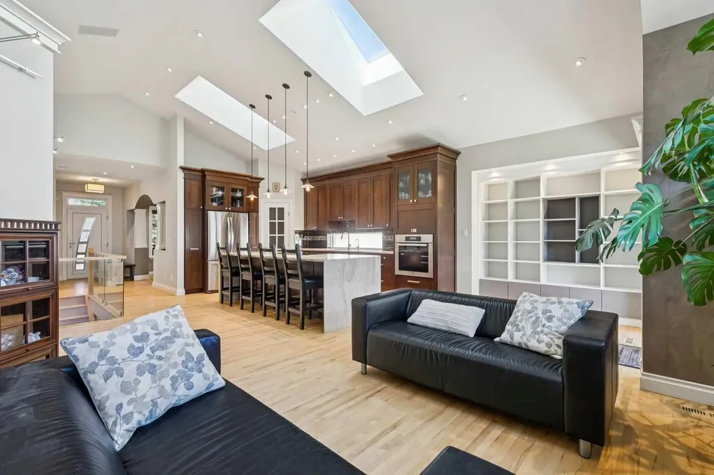 367 Discovery Place SW Calgary AB T3H 4N7