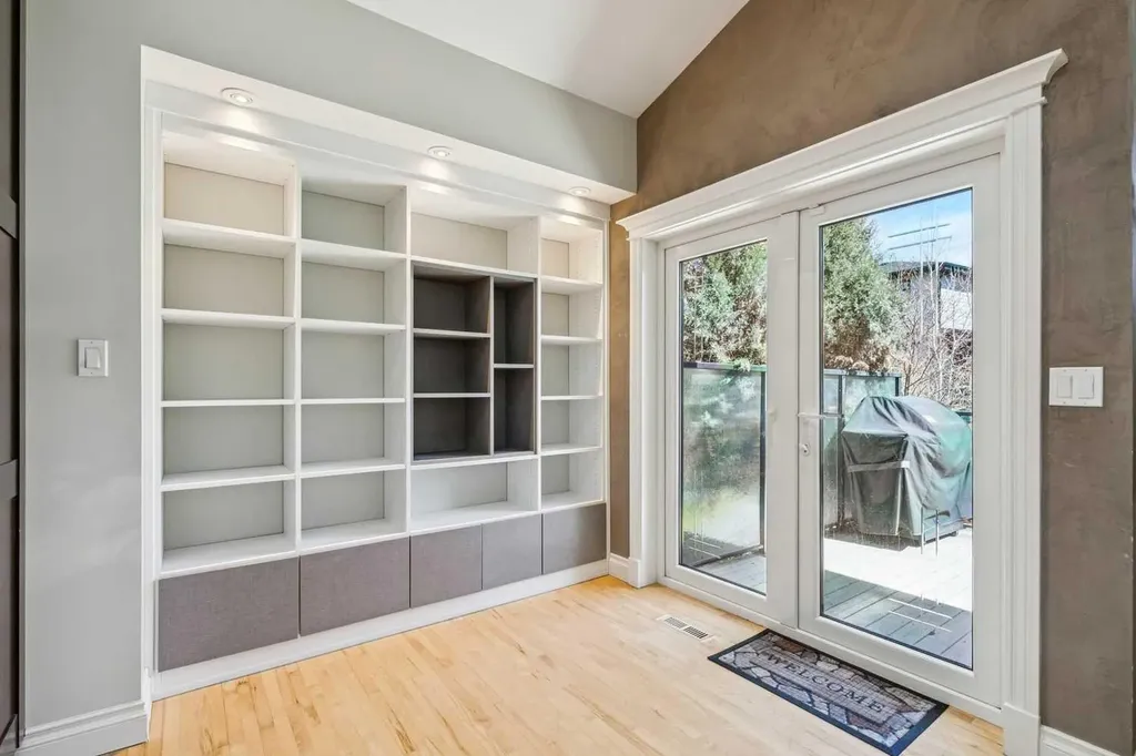 367 Discovery Place SW Calgary AB T3H 4N7