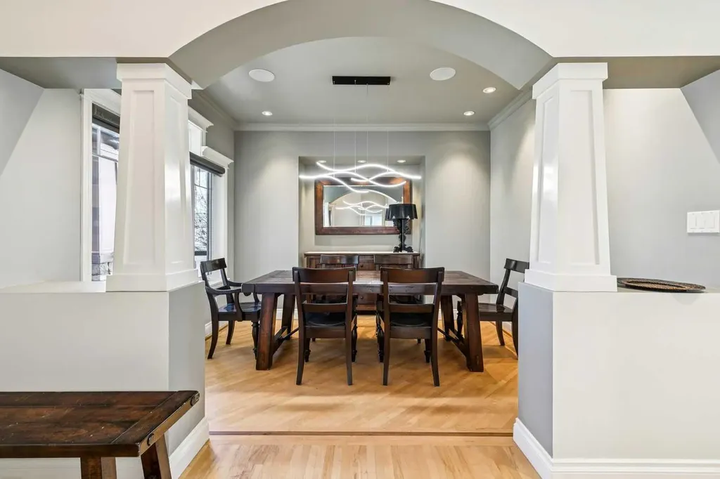 367 Discovery Place SW Calgary AB T3H 4N7