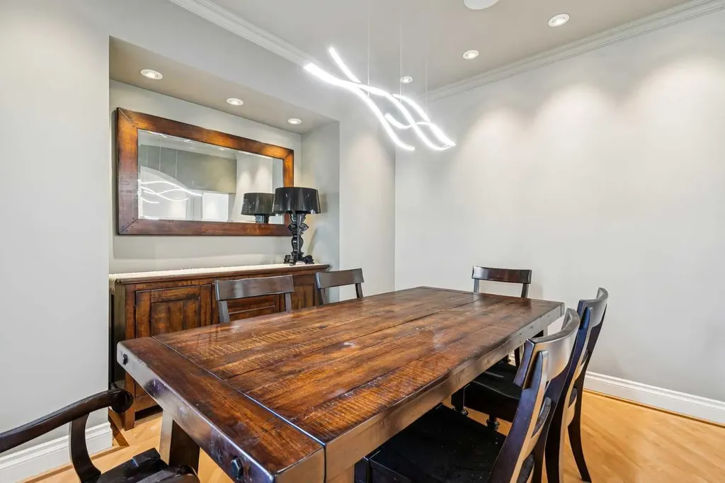 367 Discovery Place SW Calgary AB T3H 4N7