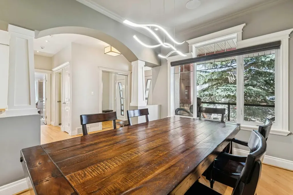 367 Discovery Place SW Calgary AB T3H 4N7