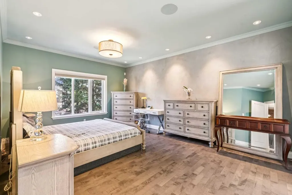 367 Discovery Place SW Calgary AB T3H 4N7