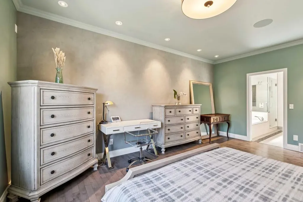 367 Discovery Place SW Calgary AB T3H 4N7