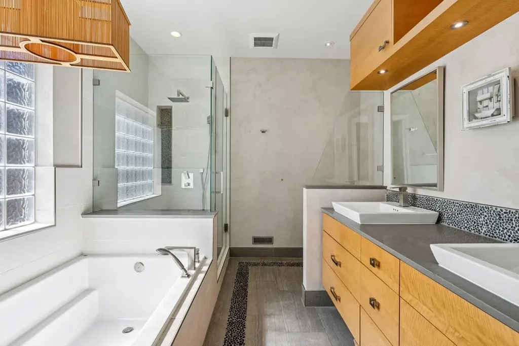 367 Discovery Place SW Calgary AB T3H 4N7