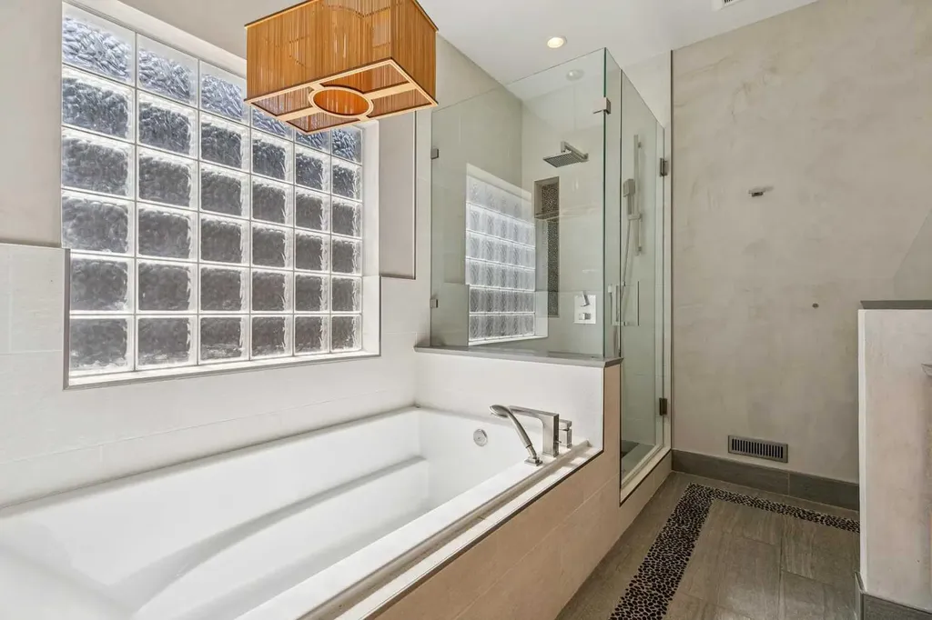 367 Discovery Place SW Calgary AB T3H 4N7