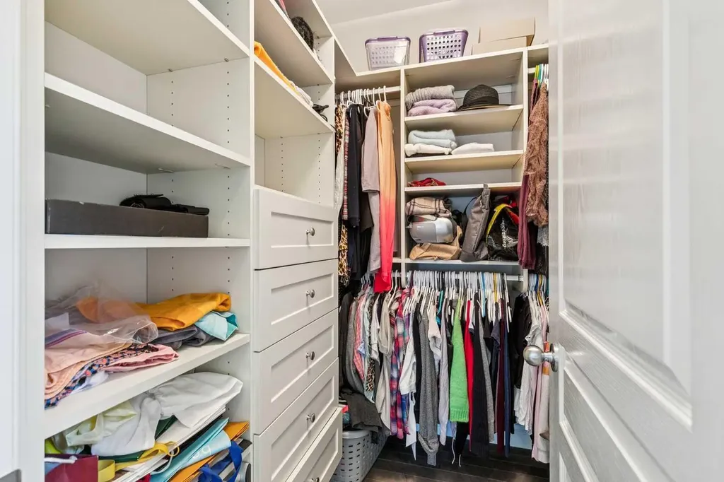 367 Discovery Place SW Calgary AB T3H 4N7