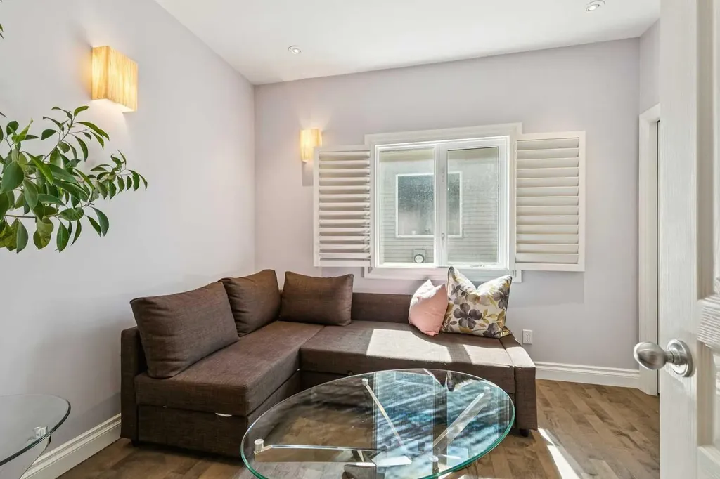 367 Discovery Place SW Calgary AB T3H 4N7