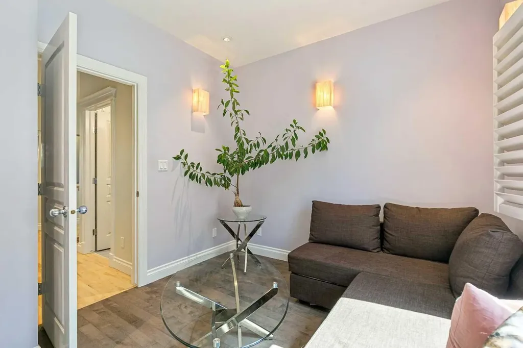 367 Discovery Place SW Calgary AB T3H 4N7