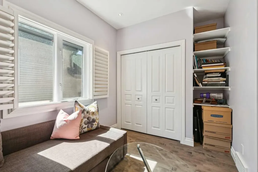 367 Discovery Place SW Calgary AB T3H 4N7