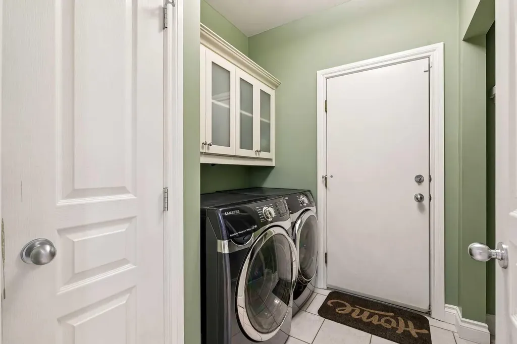 367 Discovery Place SW Calgary AB T3H 4N7