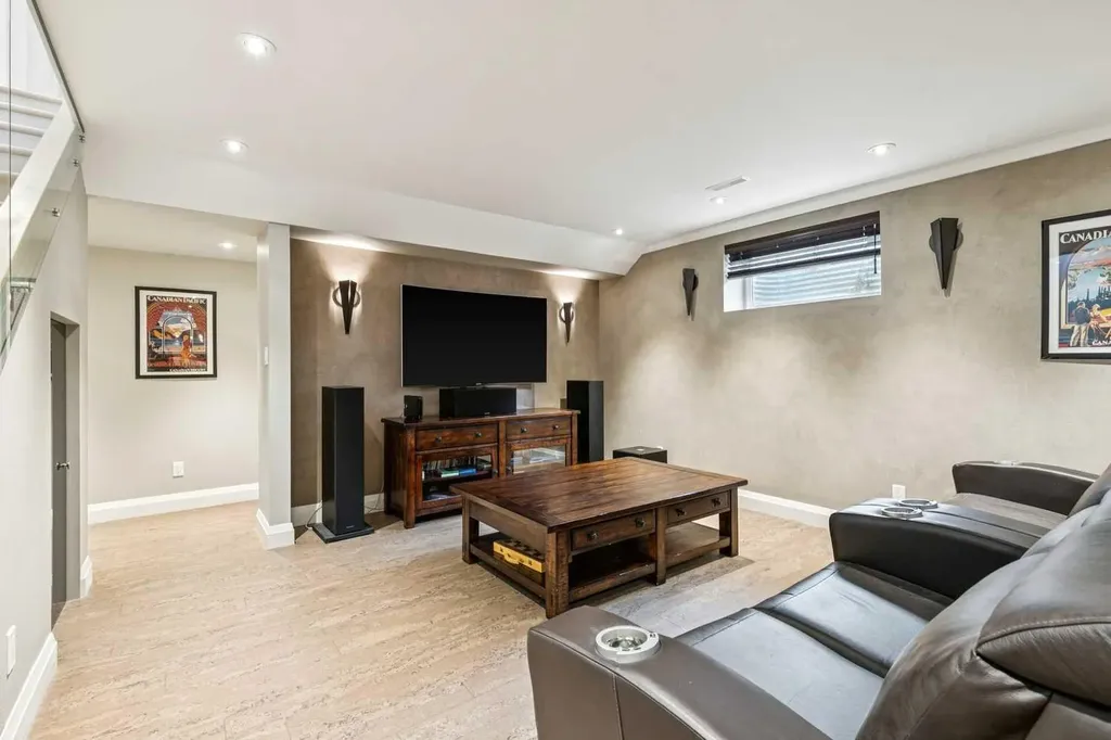 367 Discovery Place SW Calgary AB T3H 4N7