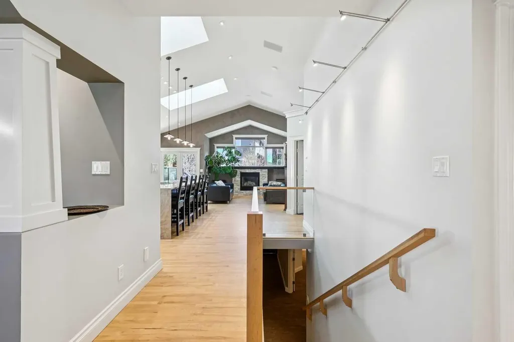 367 Discovery Place SW Calgary AB T3H 4N7