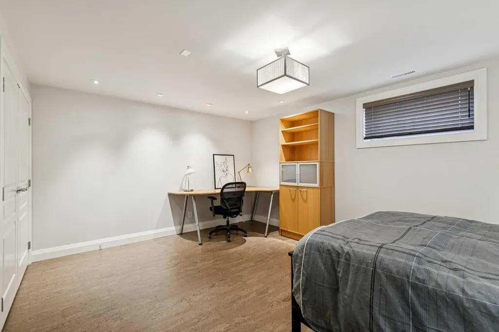 367 Discovery Place SW Calgary AB T3H 4N7