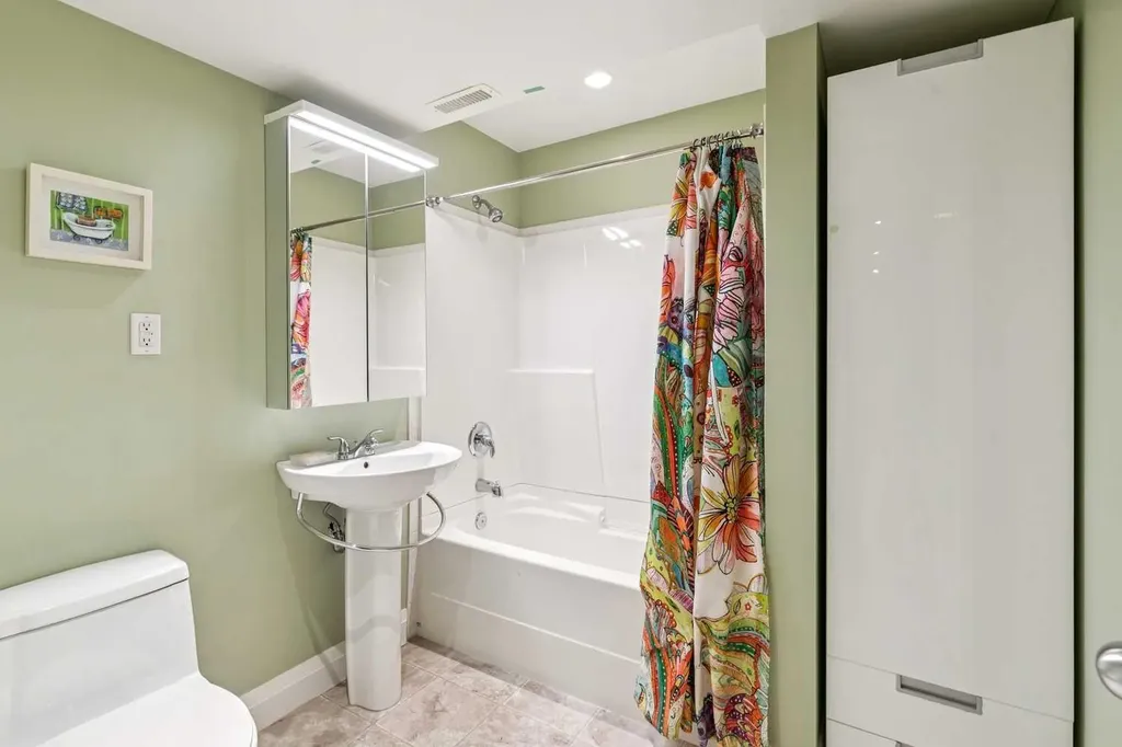 367 Discovery Place SW Calgary AB T3H 4N7
