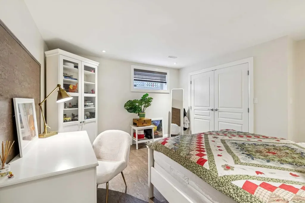 367 Discovery Place SW Calgary AB T3H 4N7