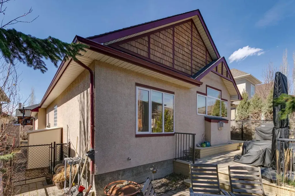 367 Discovery Place SW Calgary AB T3H 4N7