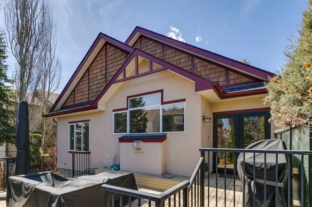367 Discovery Place SW Calgary AB T3H 4N7