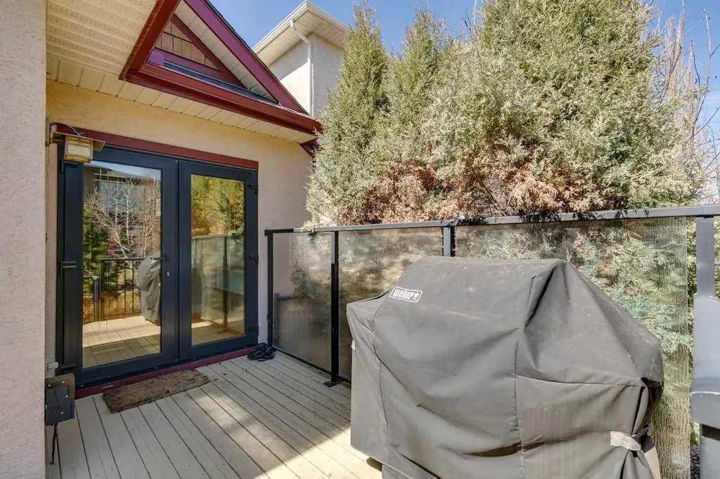367 Discovery Place SW Calgary AB T3H 4N7