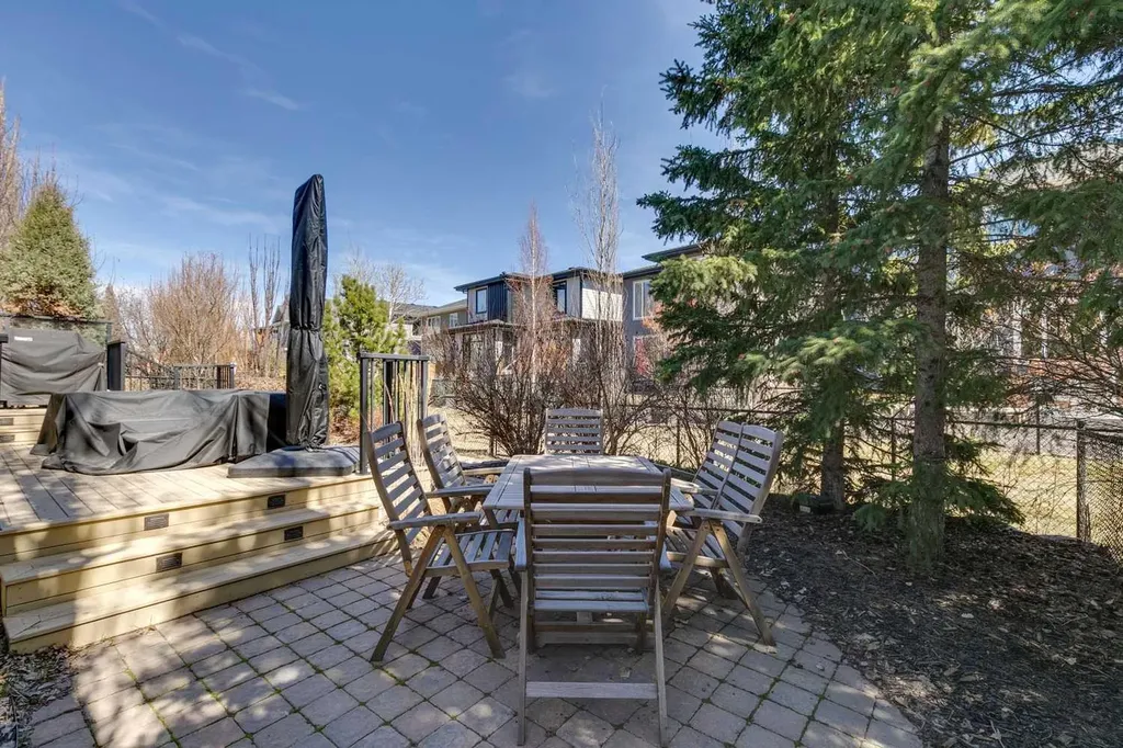 367 Discovery Place SW Calgary AB T3H 4N7
