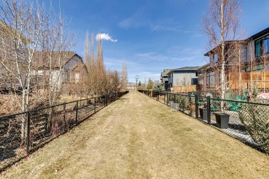 367 Discovery Place SW Calgary AB T3H 4N7