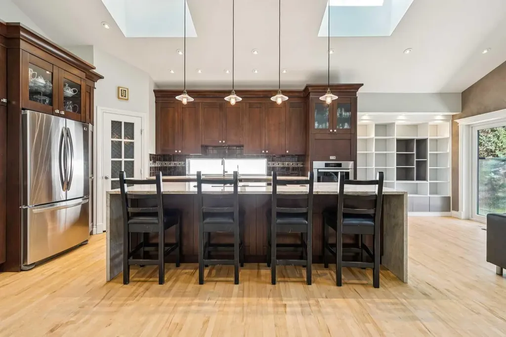 367 Discovery Place SW Calgary AB T3H 4N7