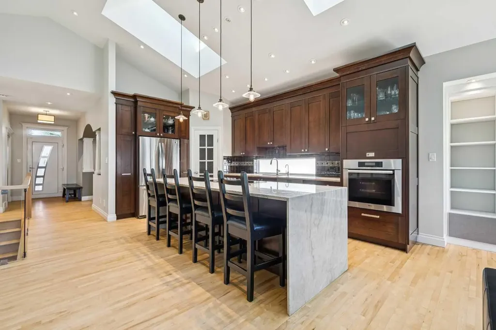 367 Discovery Place SW Calgary AB T3H 4N7