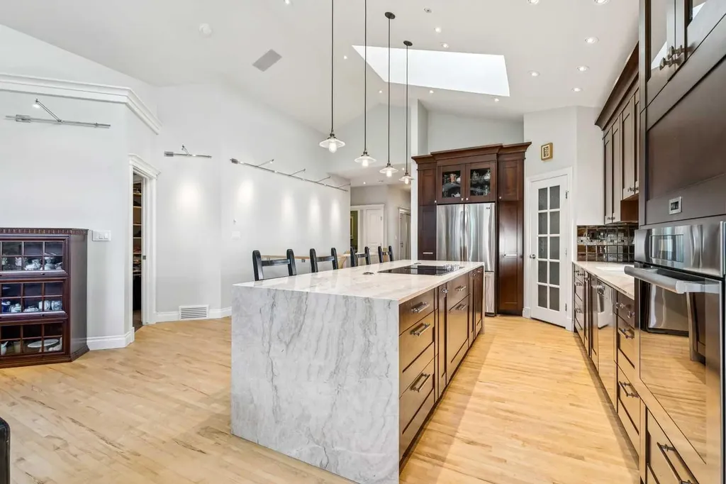 367 Discovery Place SW Calgary AB T3H 4N7