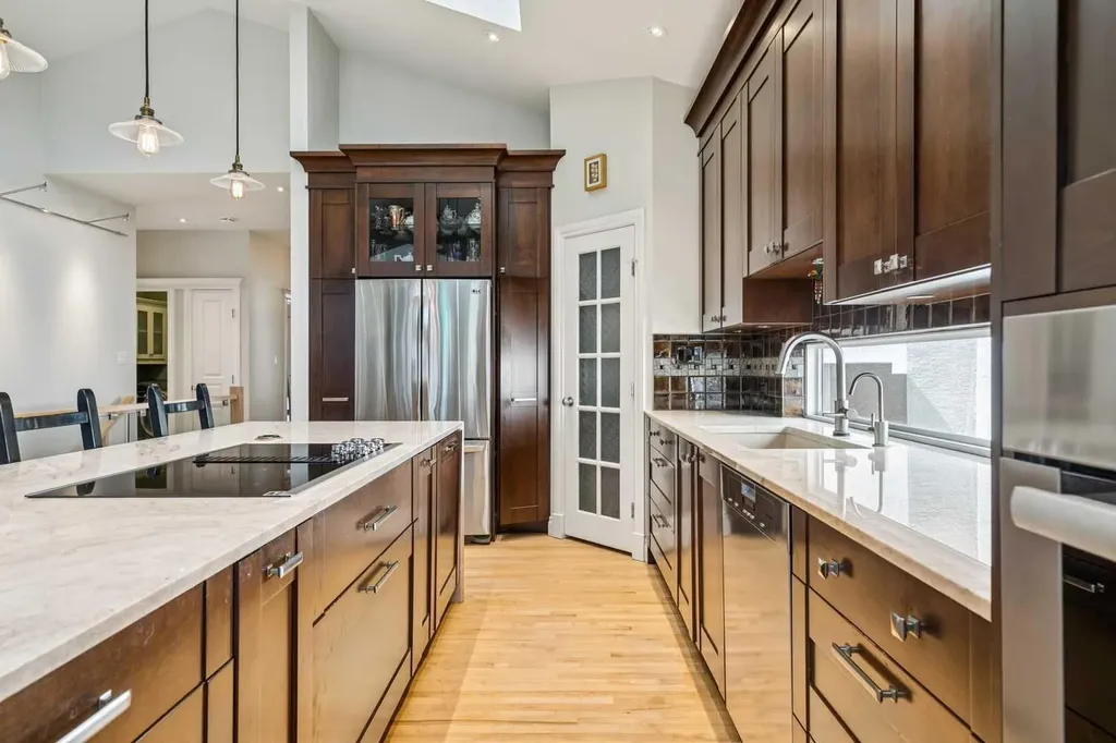 367 Discovery Place SW Calgary AB T3H 4N7