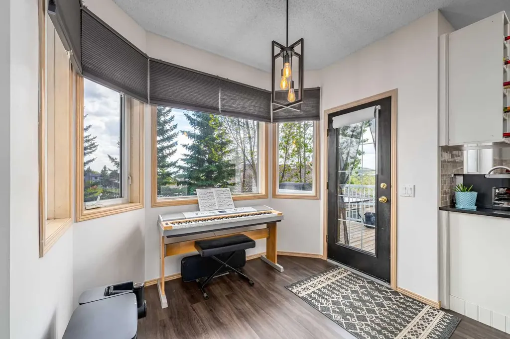 648 Scimitar Bay NW Calgary AB T3L 2B2